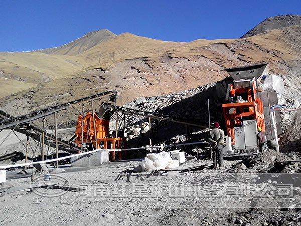 制砂生產(chǎn)線現(xiàn)場 制砂生產(chǎn)線現(xiàn)場