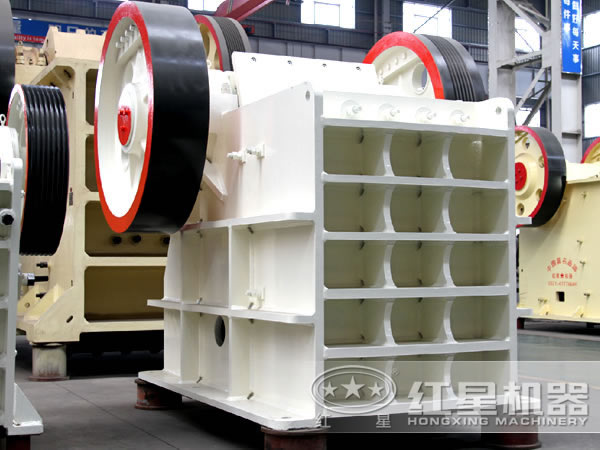 鄂式碎石機(jī) 鄂式碎石機(jī)