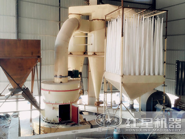 磨粉機(jī)作業(yè)現(xiàn)場(chǎng) 磨粉機(jī)作業(yè)現(xiàn)場(chǎng)