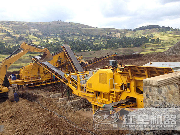流動石子破碎生產線現場 流動石子破碎生產線現場