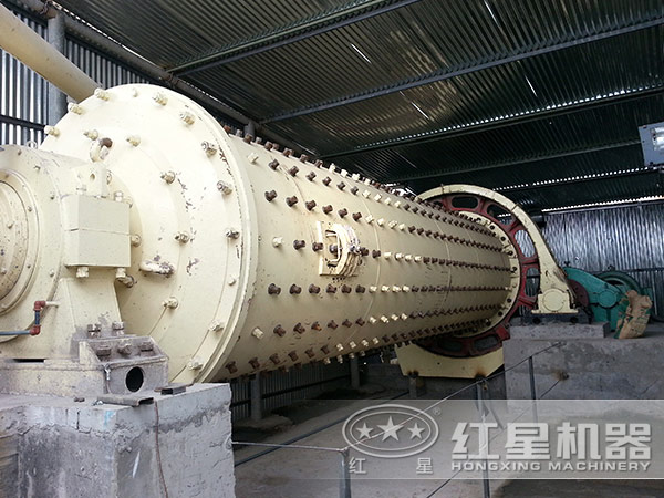 球磨機作業(yè)現(xiàn)場圖 球磨機作業(yè)現(xiàn)場圖