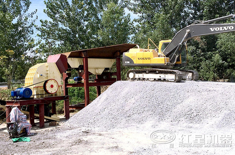 PCZ型重錘式破碎機(jī)現(xiàn)場(chǎng) PCZ型重錘式破碎機(jī)現(xiàn)場(chǎng)