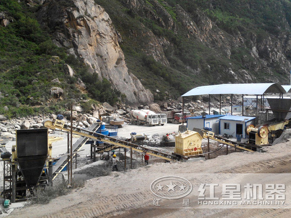 小型干式制砂機生產(chǎn)現(xiàn)場 小型干式制砂機生產(chǎn)現(xiàn)場