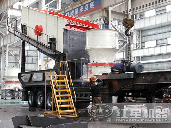 移動(dòng)破碎機(jī)生產(chǎn)車間 移動(dòng)破碎機(jī)生產(chǎn)車間