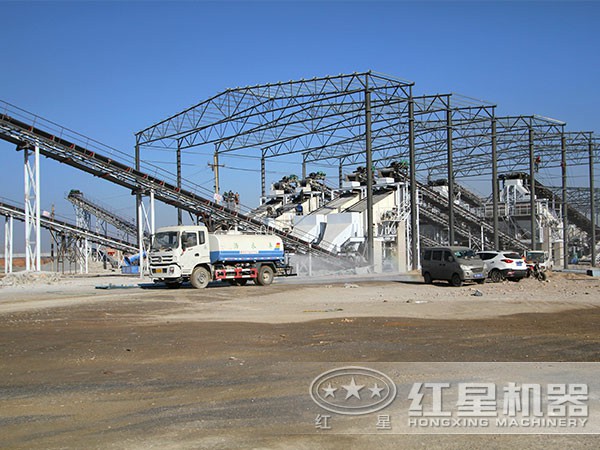 河北大型石料廠振動篩作業現場 河北大型石料廠振動篩作業現場