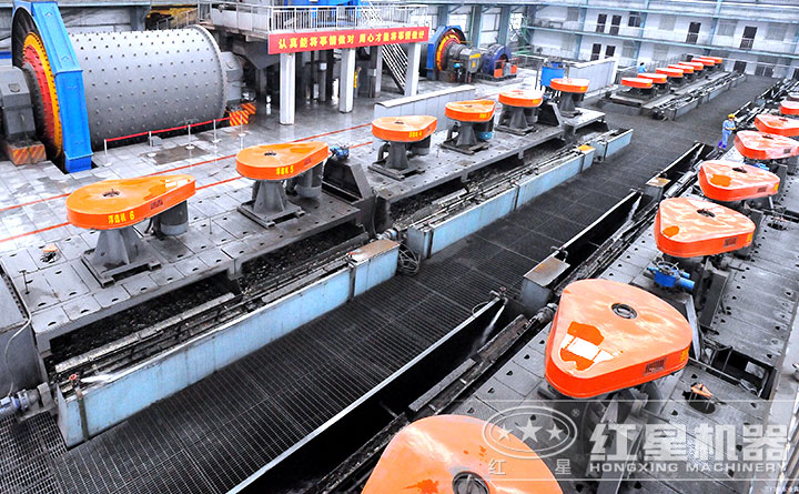 大型浮選生產(chǎn)現(xiàn)場 大型浮選生產(chǎn)現(xiàn)場