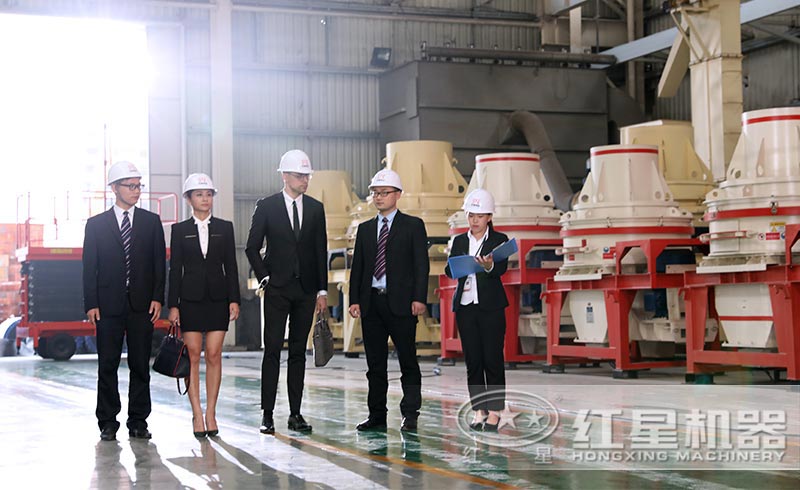 用戶來(lái)廠參觀制砂車間