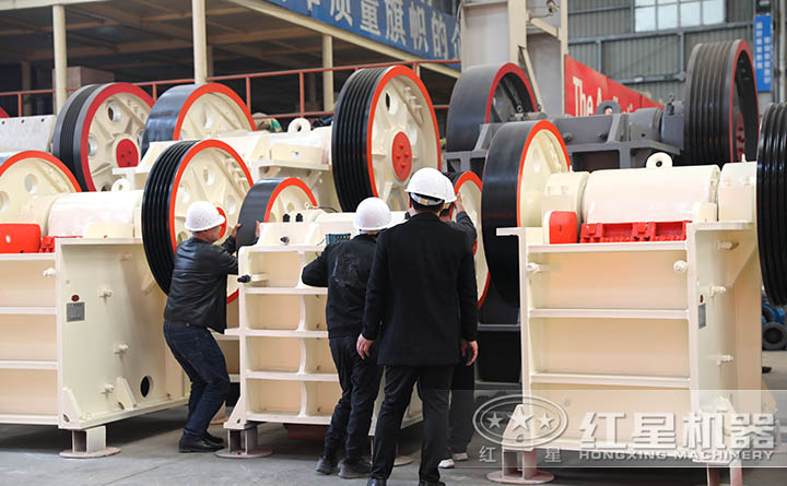 到顎破擺放車(chē)間進(jìn)行參觀的客戶