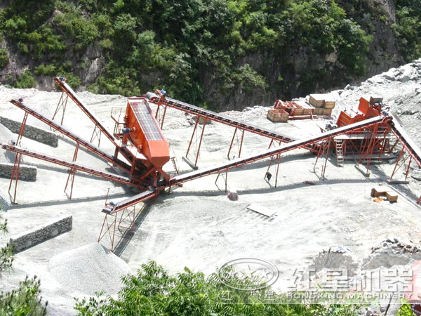 破碎生產(chǎn)現(xiàn)場 破碎生產(chǎn)現(xiàn)場