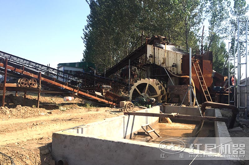 制砂、洗砂現場,污水沉淀,循環使用 制砂、洗砂現場,污水沉淀,循環使用