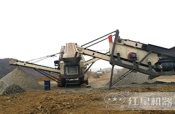 履帶移動(dòng)碎石現(xiàn)場(chǎng) 履帶移動(dòng)碎石現(xiàn)場(chǎng)