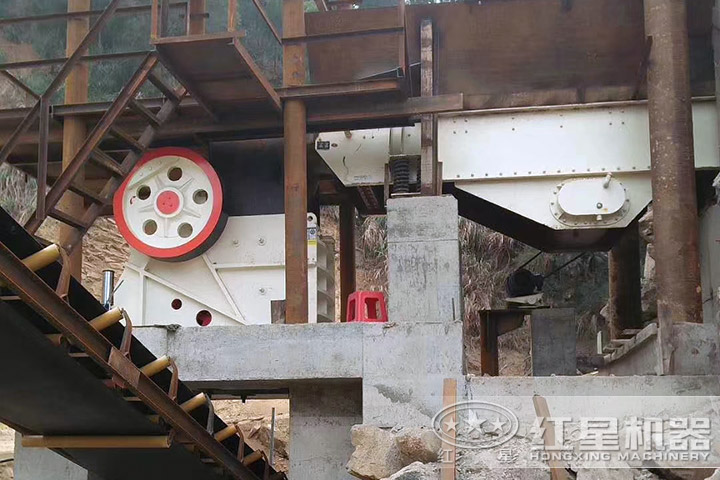 顎式破碎機現(xiàn)場 顎式破碎機現(xiàn)場