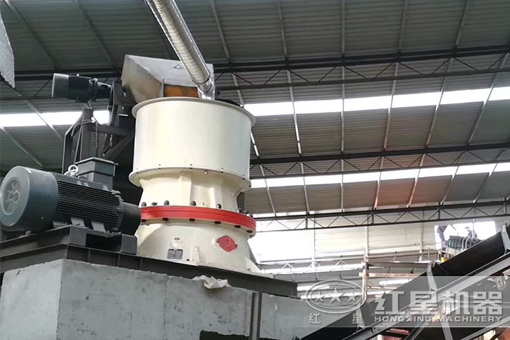 圓錐破碎機現(xiàn)場 圓錐破碎機現(xiàn)場