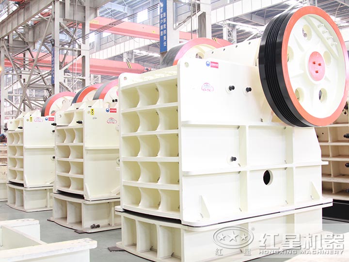 在礦山行業較常見的顎式破碎機 在礦山行業較常見的顎式破碎機