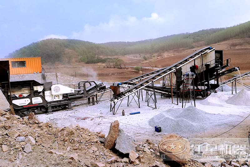 移動(dòng)型石子廠設(shè)備客戶(hù)現(xiàn)場(chǎng)