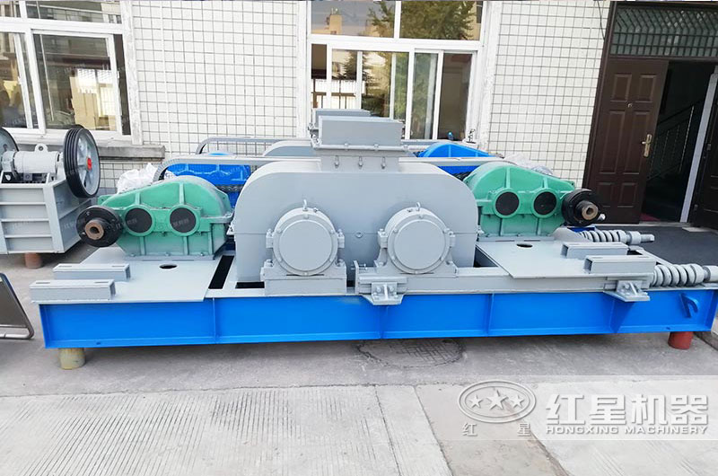 對(duì)輥式破碎機(jī) 對(duì)輥式破碎機(jī)