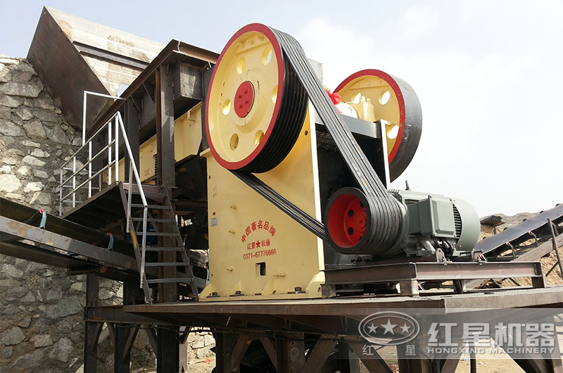 顎式破碎機(jī)作業(yè)現(xiàn)場 顎式破碎機(jī)作業(yè)現(xiàn)場