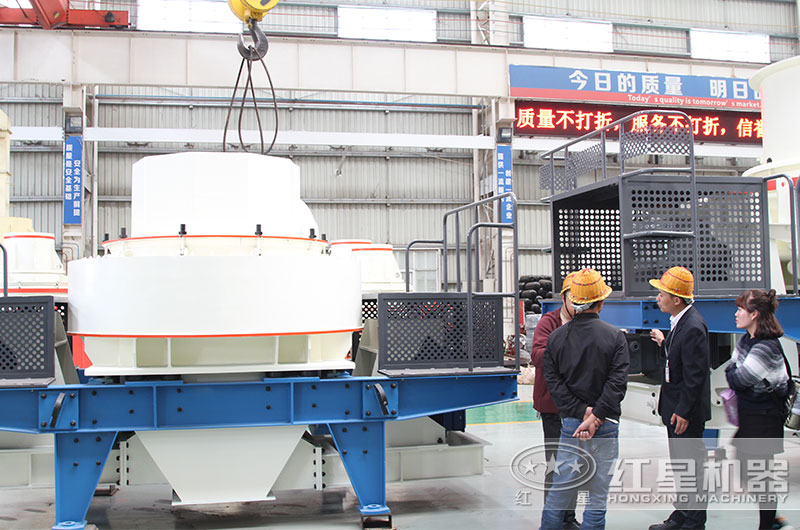 客戶來廠考察河卵石制砂設(shè)備 客戶來廠考察河卵石制砂設(shè)備