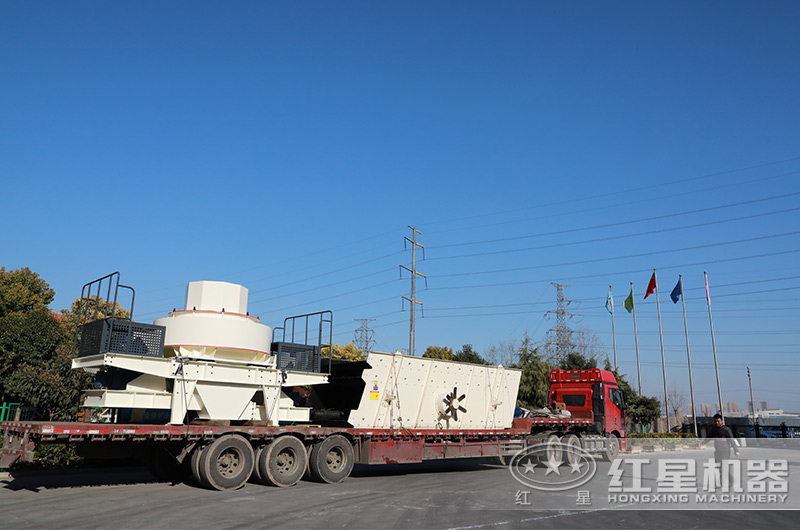 紅星砂石制砂生產線設備裝車發貨現場 紅星砂石制砂生產線設備裝車發貨現場